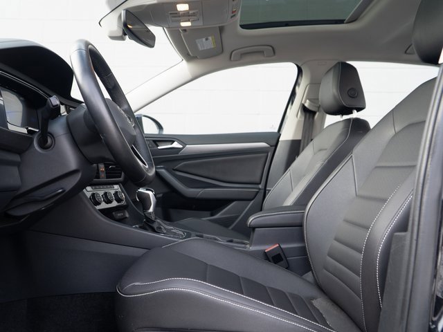 Certified 2024 Volkswagen Jetta SE w/ Panoramic Sunroof Package image 17