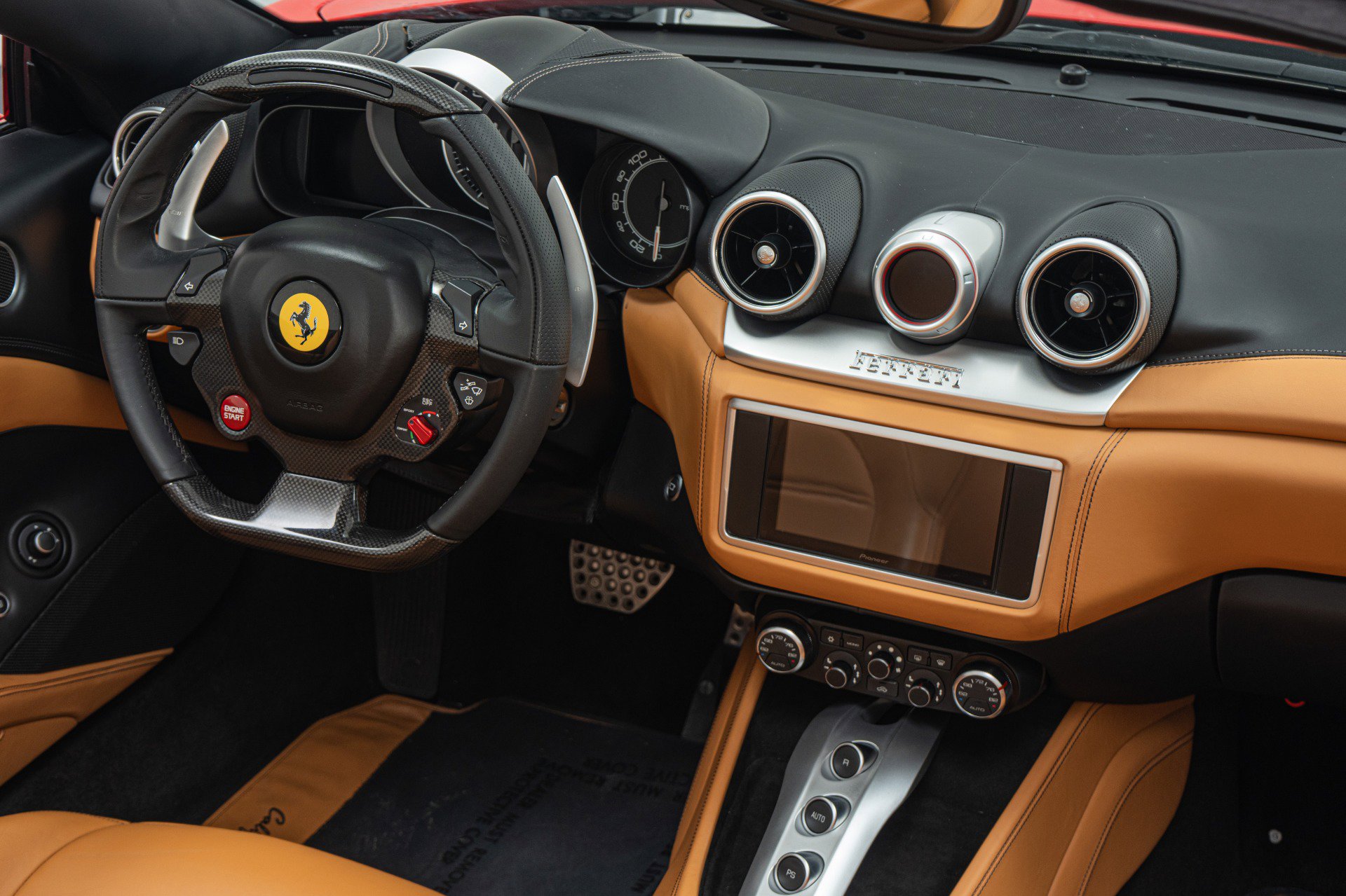 Used 2016 Ferrari California T image 27