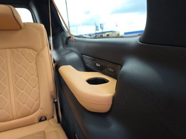 Used 2025 Jeep Grand Wagoneer L Series III w/ Rear Seat Video Group 1 AWD/4WD image 41
