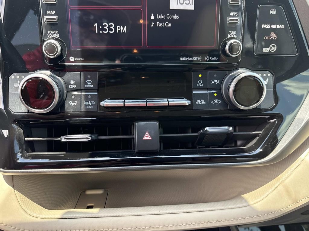 Used 2021 Toyota Highlander XLE FWD image 36