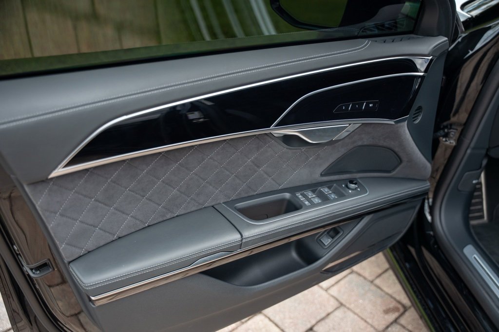 Used 2023 Audi S8 image 11