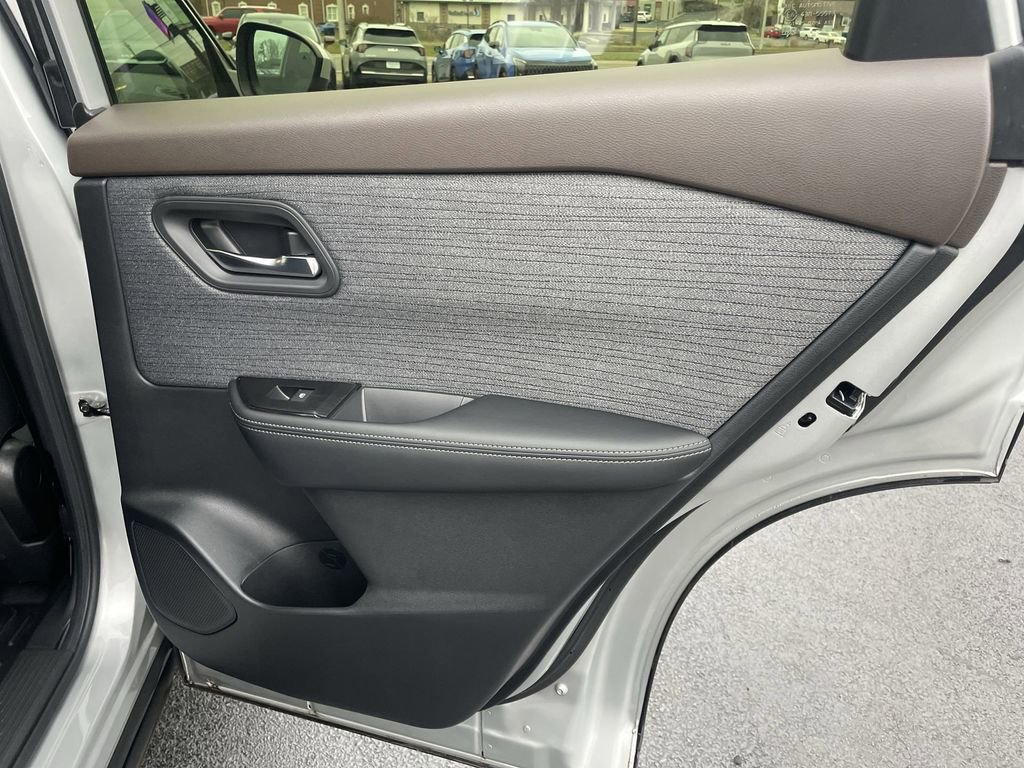 Used 2023 Nissan Rogue SV image 21