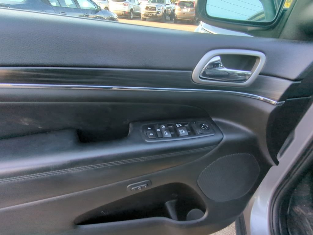 Used 2019 Jeep Grand Cherokee Limited AWD/4WD image 8