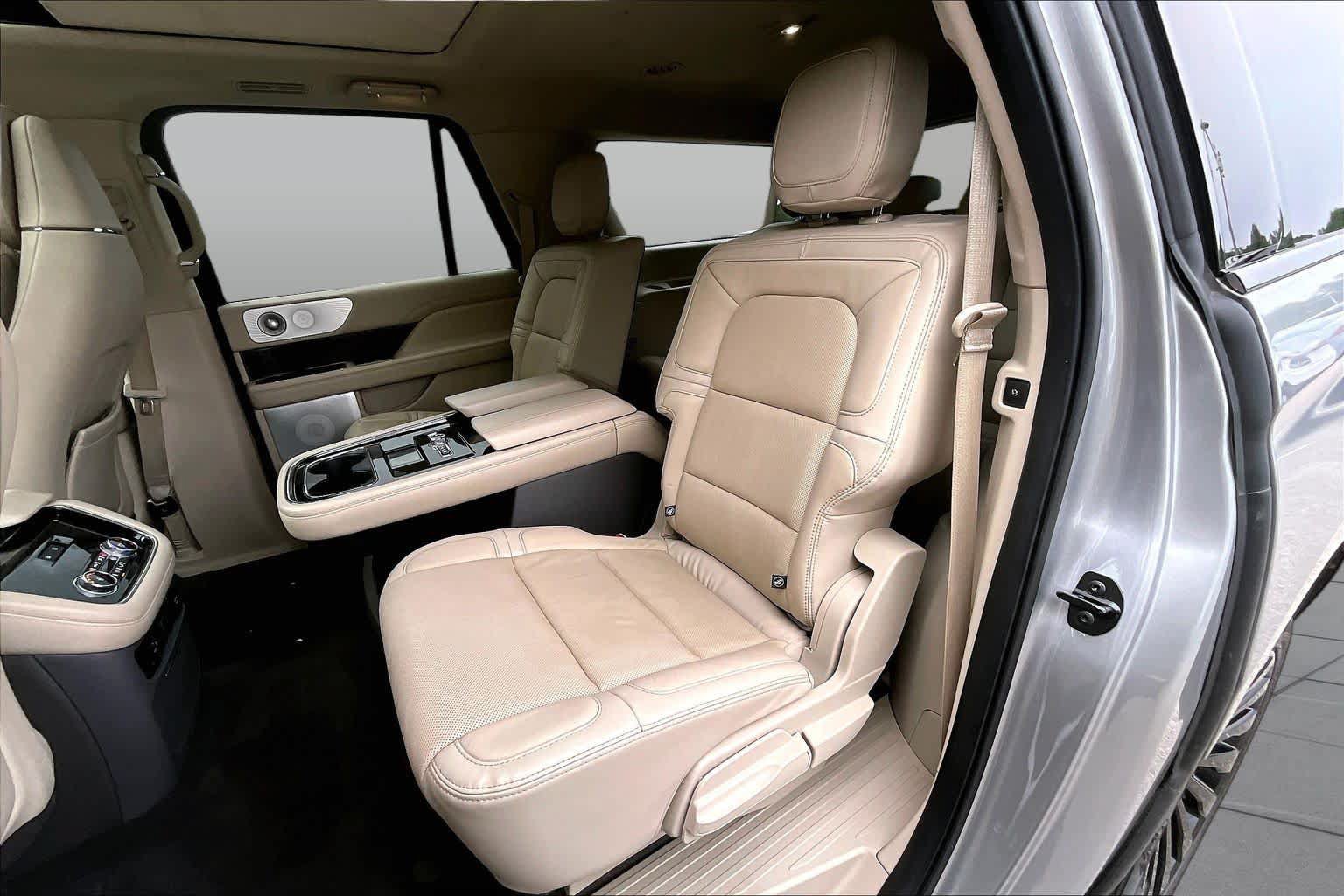Used 2021 Lincoln Navigator L Reserve w/ Luxury Package AWD/4WD image 21