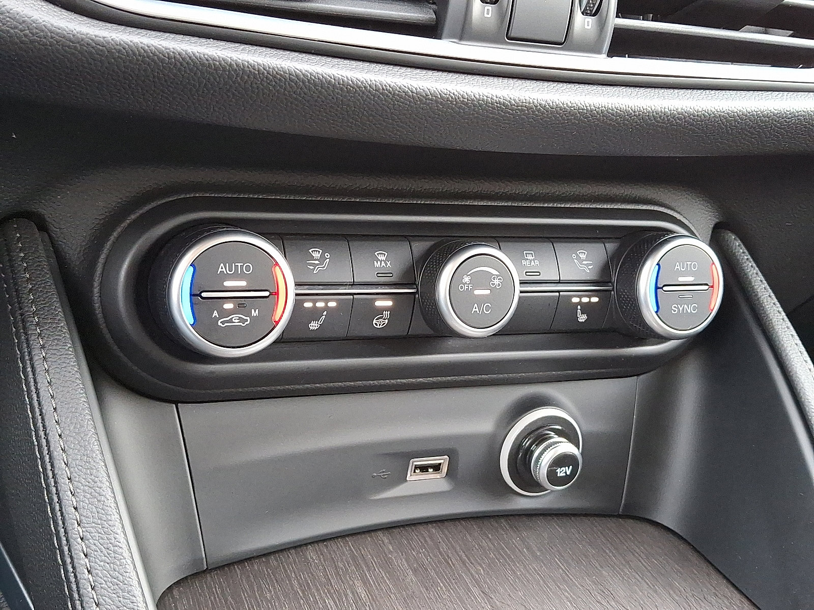 Used 2021 Alfa Romeo Stelvio Ti w/ Nero Edizione image 17