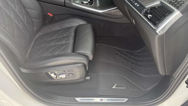 Used 2024 BMW X7 xDrive40i w/ M Sport Package AWD/4WD image 51