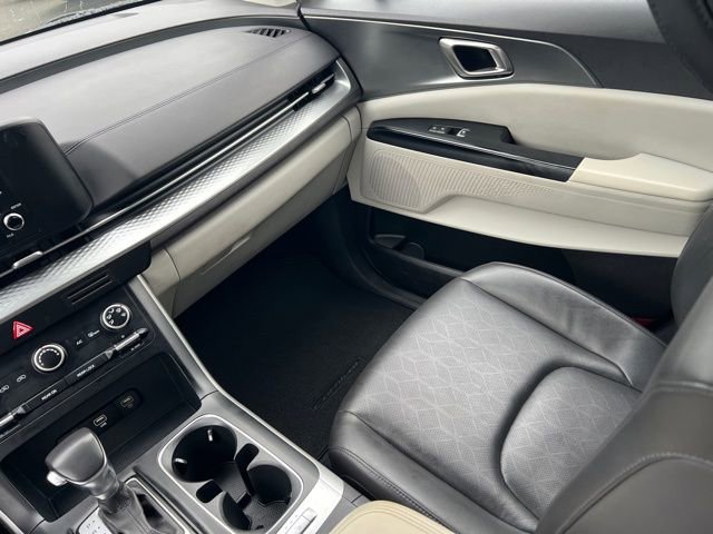 Certified 2024 Kia Carnival LX image 15