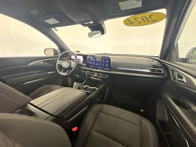 Used 2024 Chevrolet Traverse LT w/ Midnight/Sport Edition AWD/4WD image 28