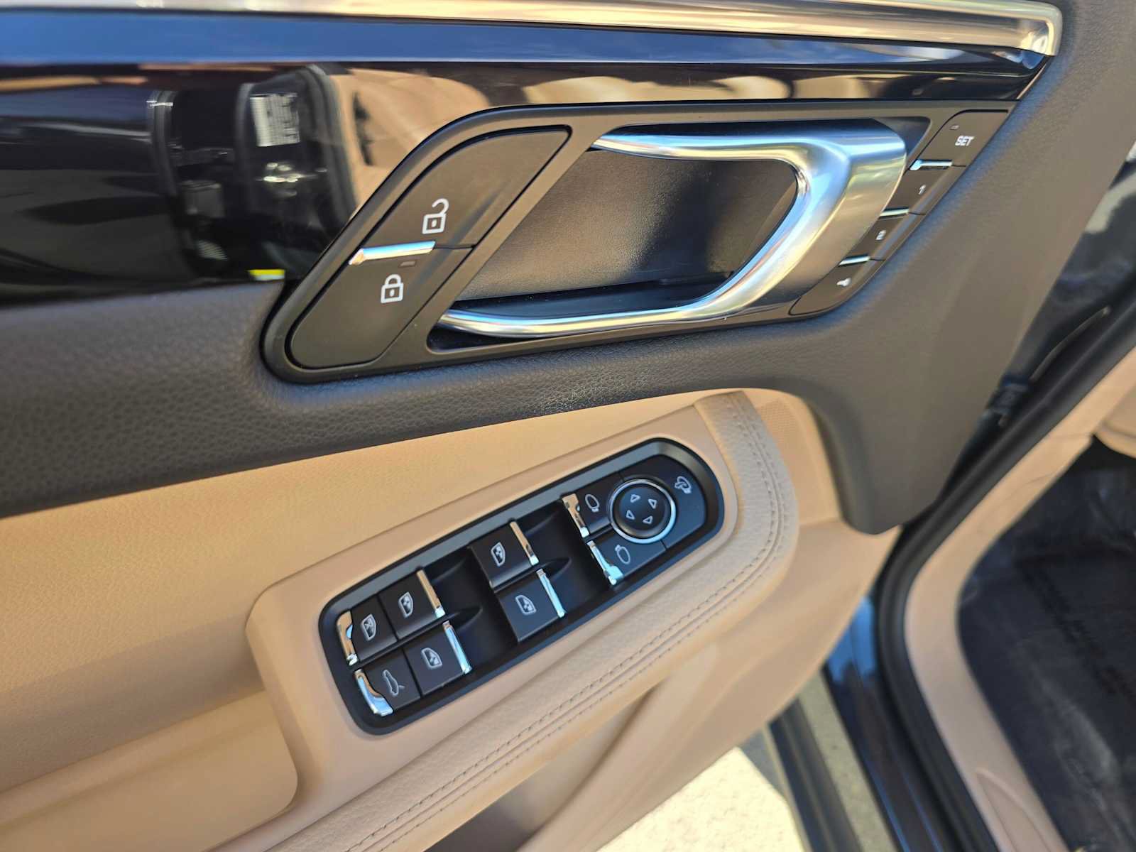 Used 2022 Porsche Macan AWD/4WD image 22