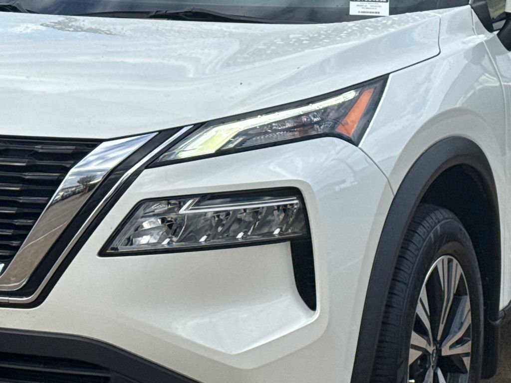 Used 2023 Nissan Rogue SV image 5