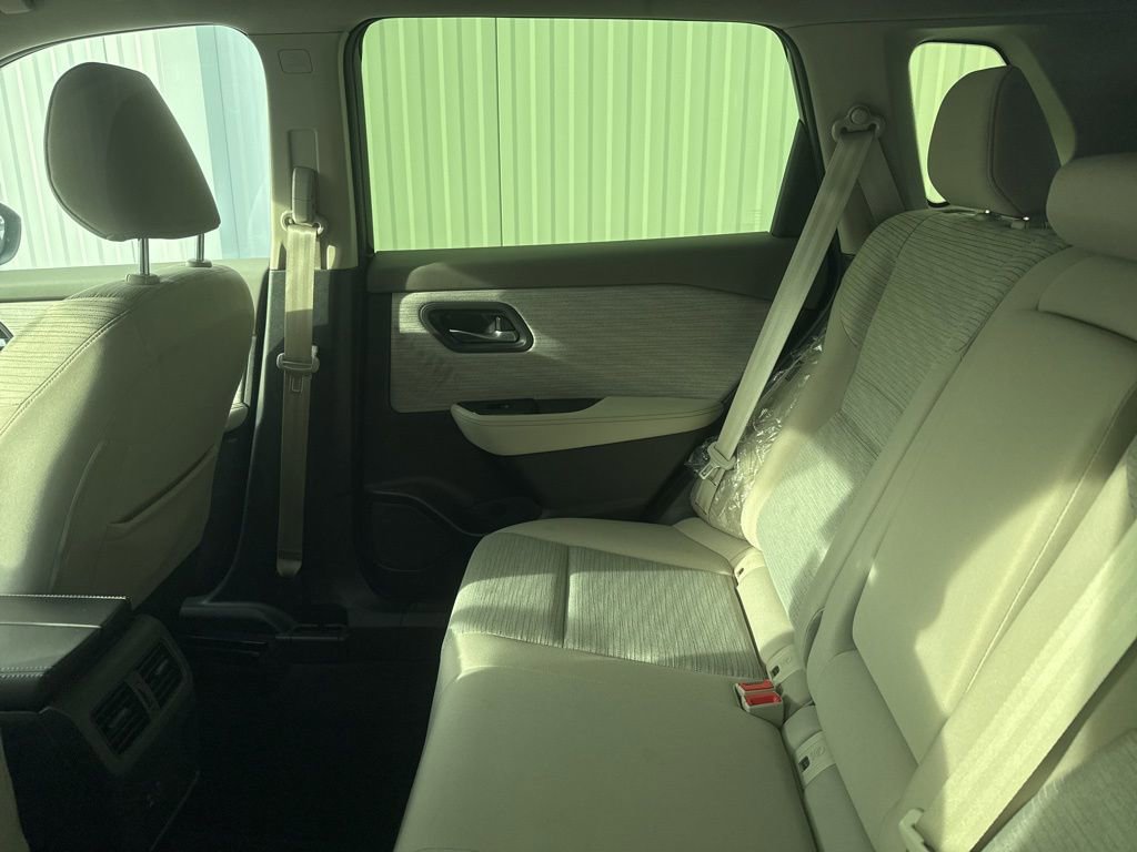 Used 2023 Nissan Rogue SV image 10