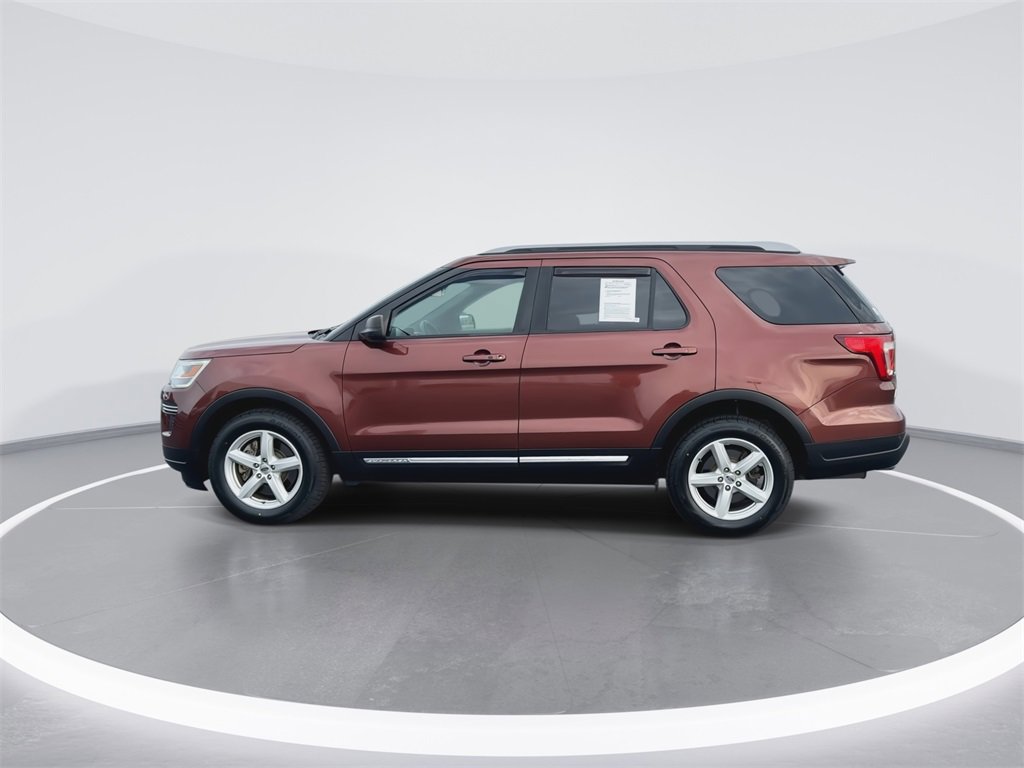 Used 2018 Ford Explorer XLT image 5