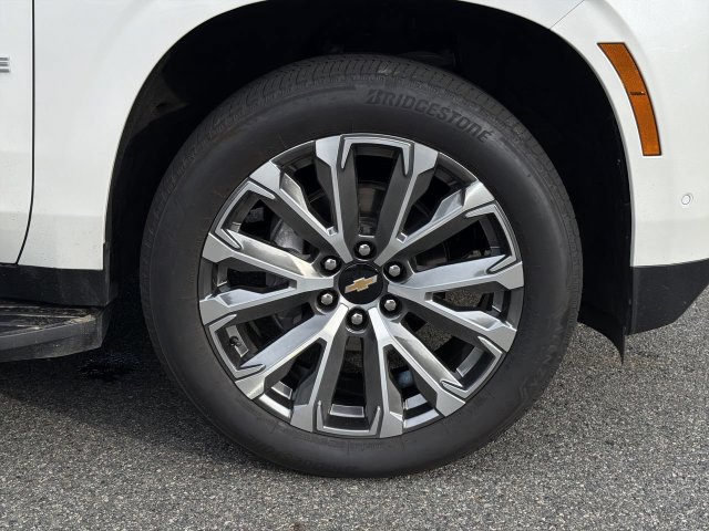 Used 2025 Chevrolet Tahoe High Country AWD/4WD image 13