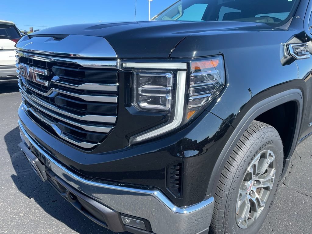Used 2025 GMC Sierra 1500 SLT AWD/4WD image 35