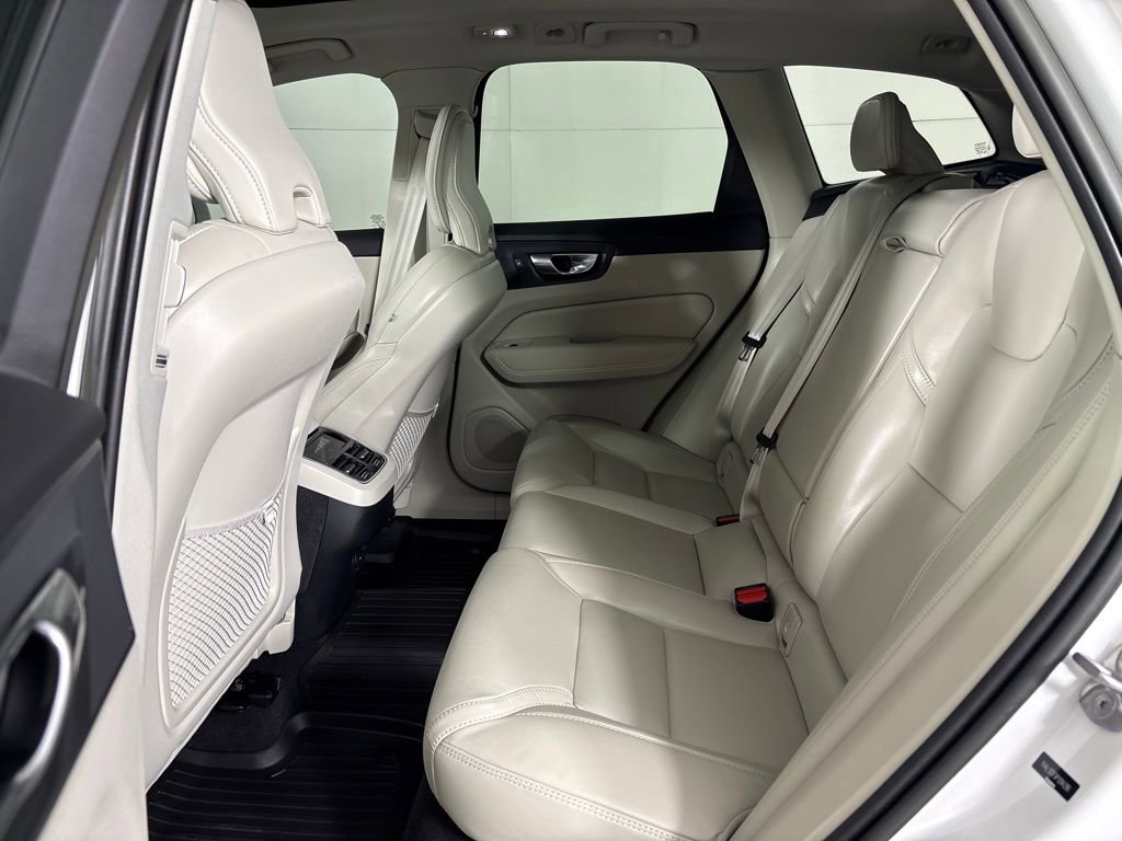 Used 2023 Volvo XC60 B5 Ultimate w/ Protection Package image 34