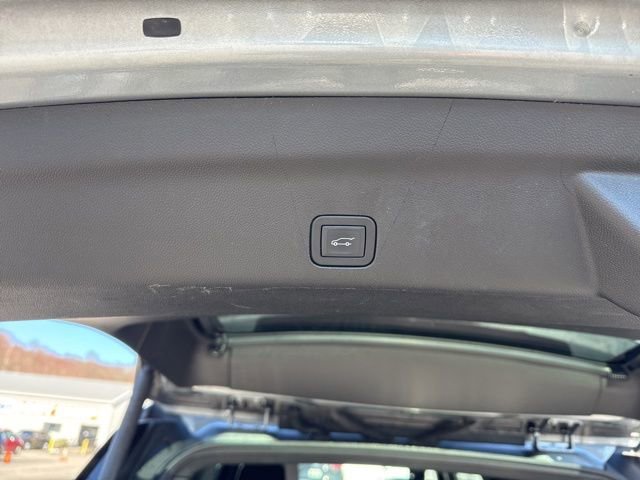 Used 2025 Chevrolet Suburban Z71 AWD/4WD image 24