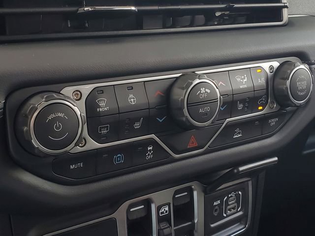 Used 2025 Jeep Wrangler Unlimited Sahara image 24