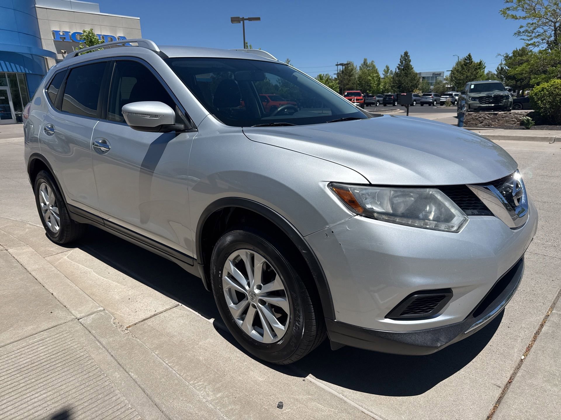 Used 2015 Nissan Rogue SV AWD/4WD image 3