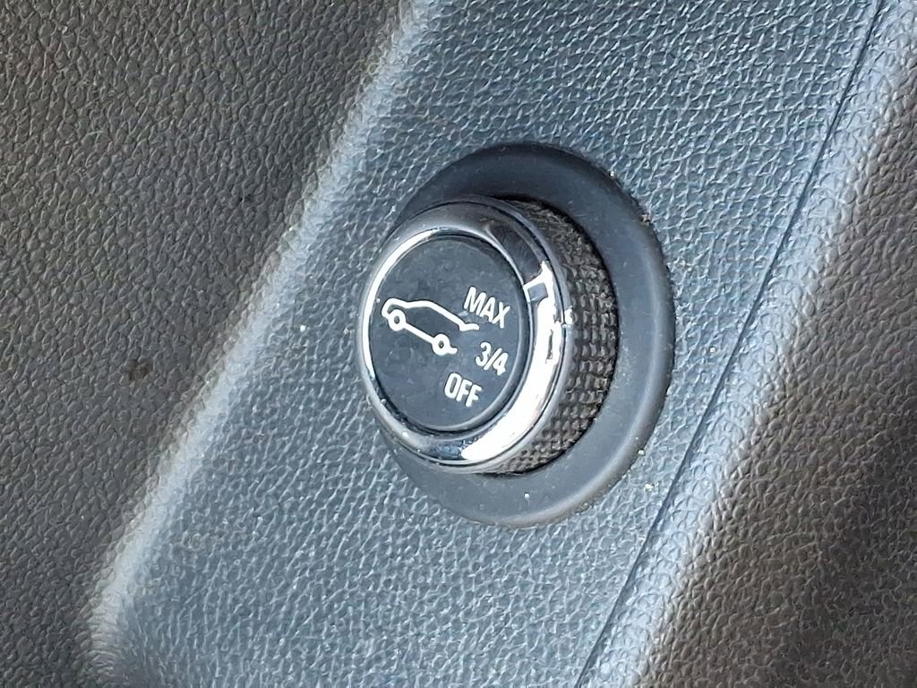 Used 2021 Chevrolet Traverse LT w/ LPO, Blackout Package AWD/4WD image 28