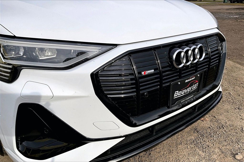 Used 2021 Audi e-tron Premium Plus w/ Premium Plus Package image 30