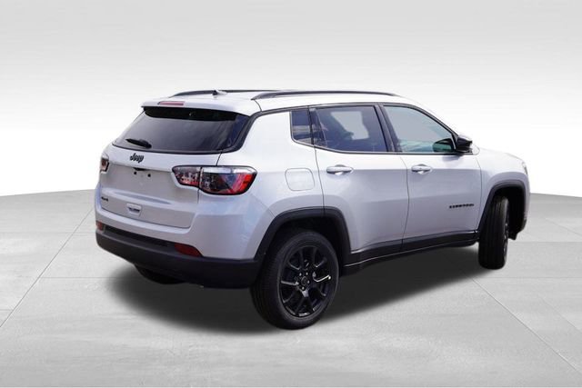 New 2025 Jeep Compass Latitude w/ Sun & Sound Group image 3