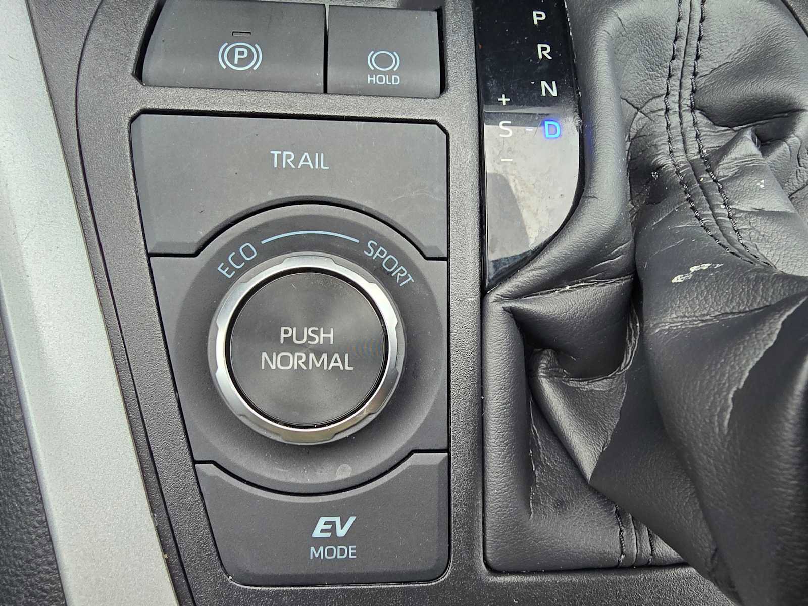 Used 2025 Toyota RAV4 XLE image 34