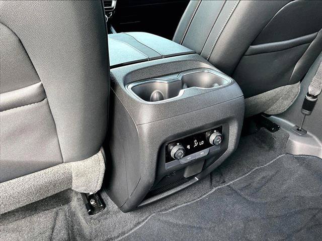 Used 2025 Chevrolet Traverse Z71 w/ Enhanced Driving Package AWD/4WD image 27