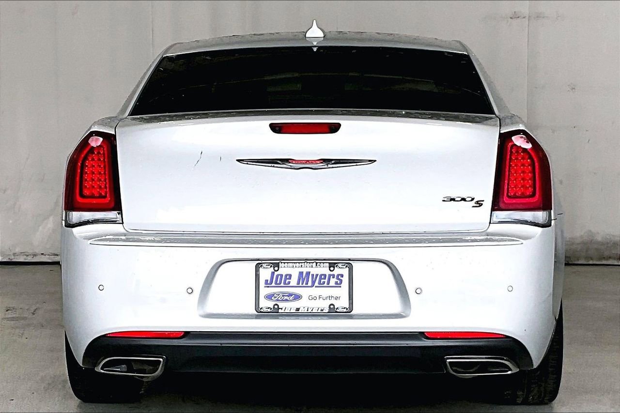 Used 2023 Chrysler 300 S RWD image 3