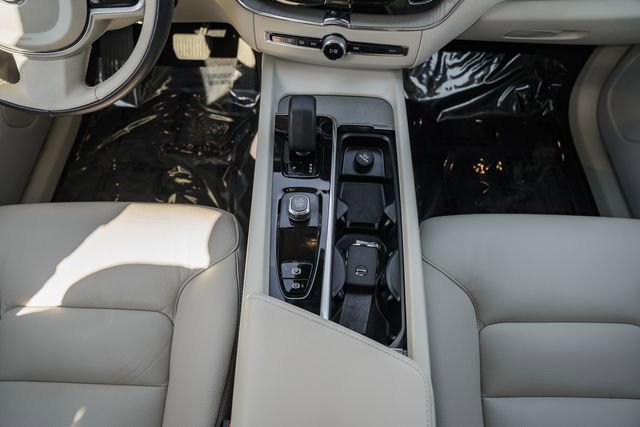 Used 2023 Volvo XC60 T8 Plus image 25