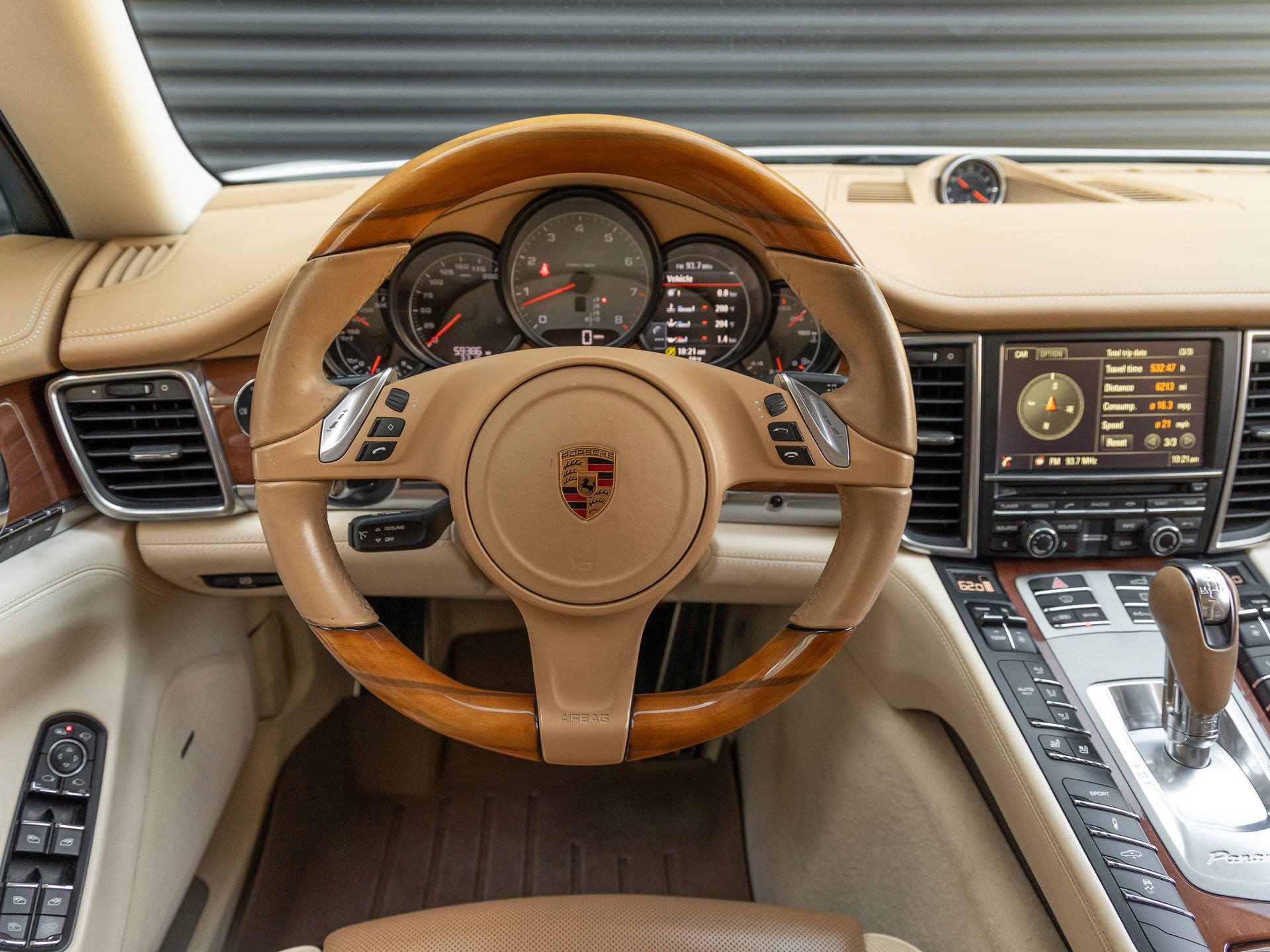 Used 2016 Porsche Panamera S RWD image 19