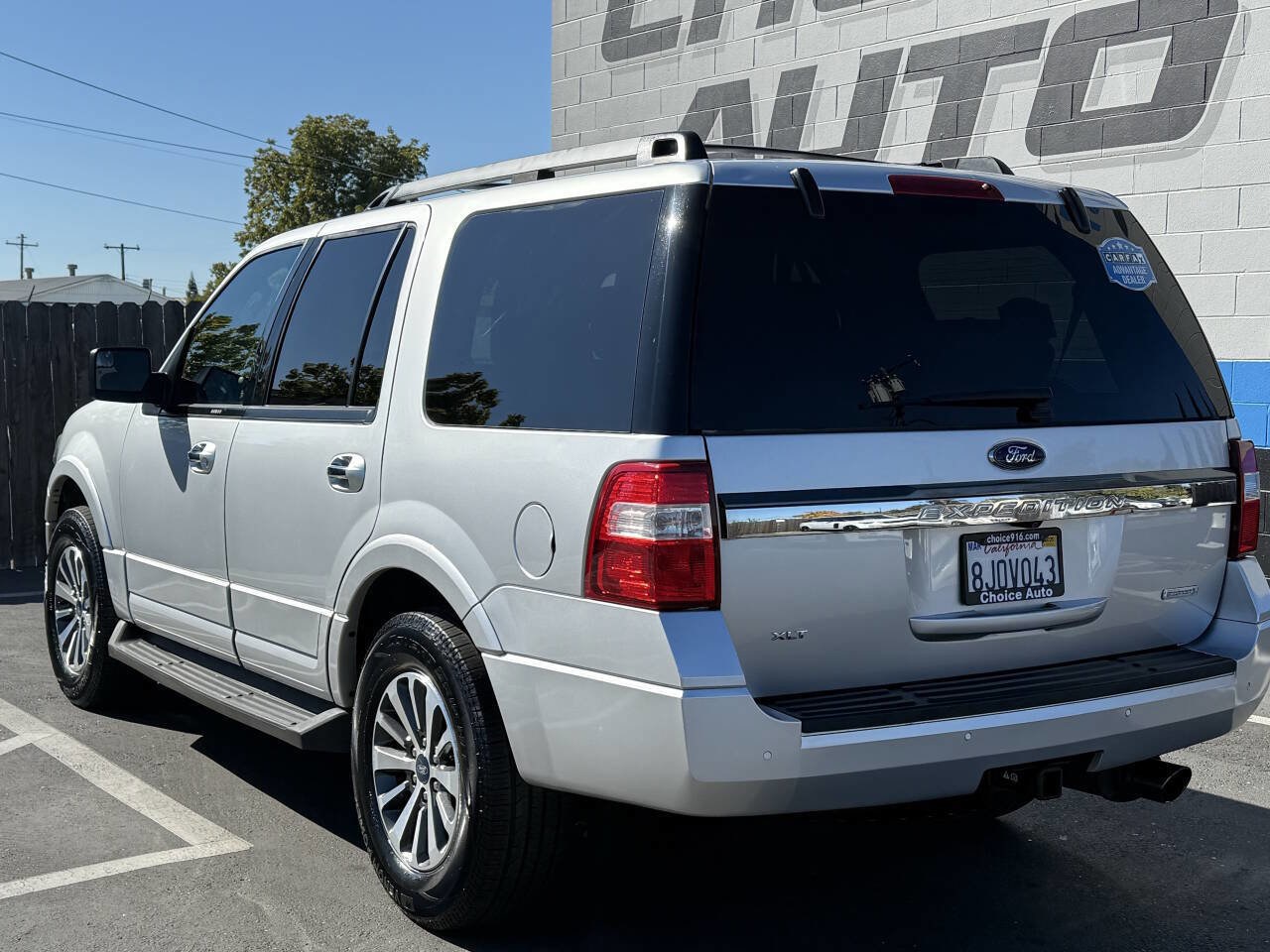 Used 2017 Ford Expedition XLT image 4