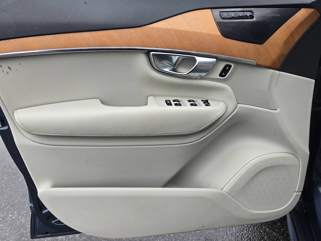 Used 2022 Volvo XC90 T5 Momentum w/ Advanced Package AWD/4WD image 20