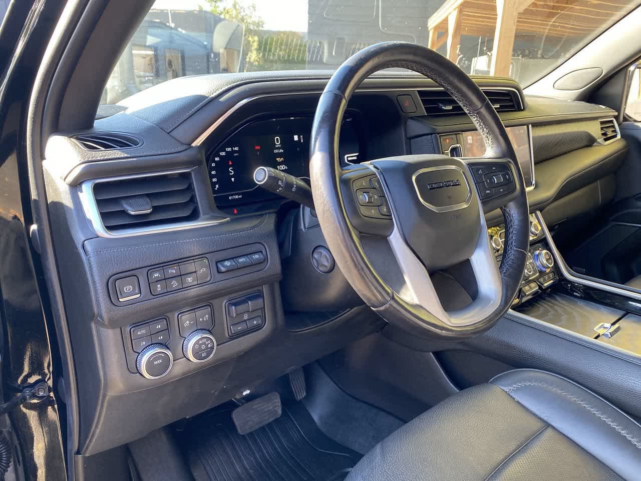 Used 2022 GMC Yukon XL Denali w/ Max Trailering Package AWD/4WD image 2