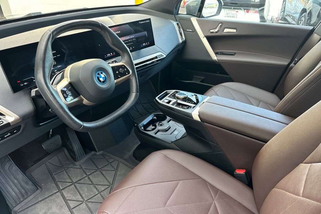 Used 2024 BMW iX xDrive50 w/ Premium Package image 9