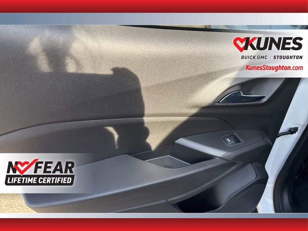 Used 2024 Chevrolet Trax RS w/ Sunroof Package FWD image 36
