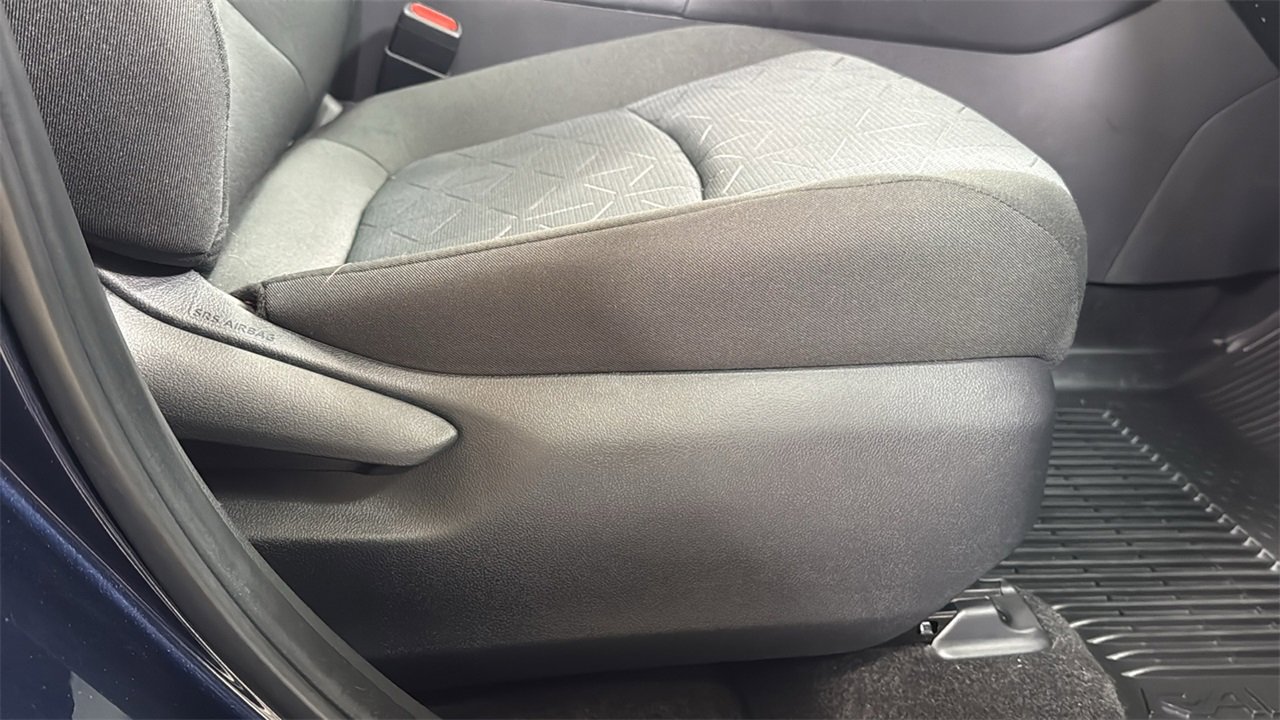 Used 2025 Toyota RAV4 XLE image 20