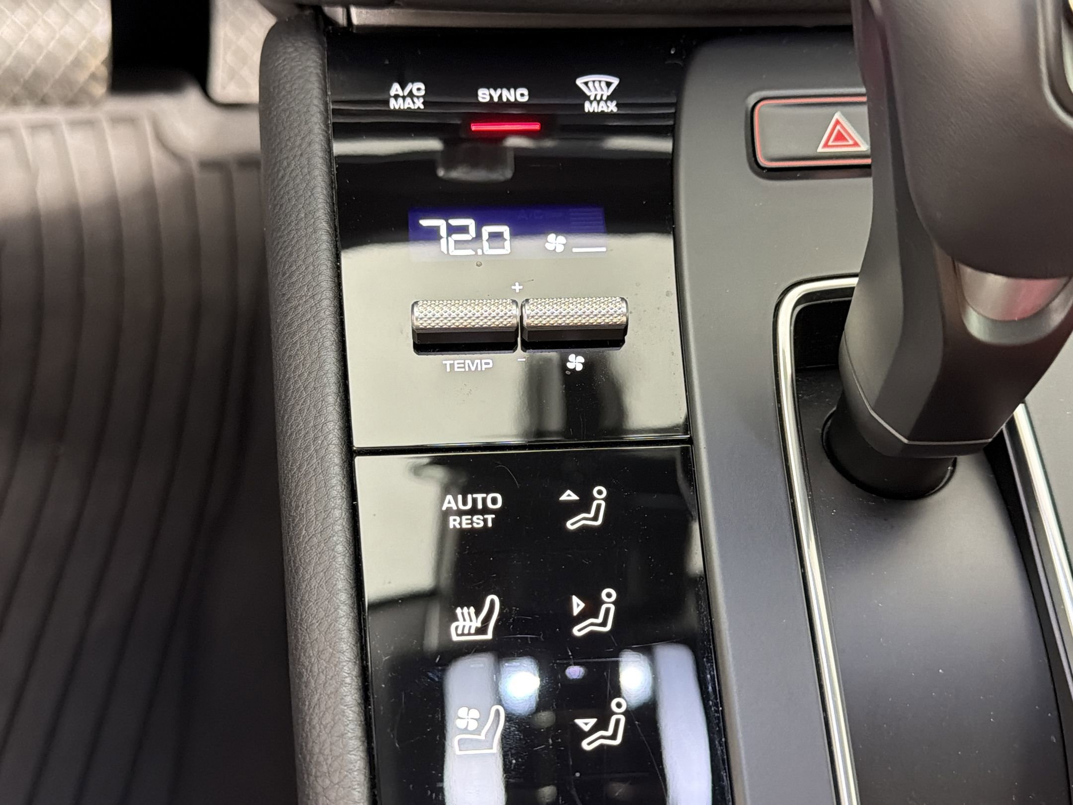 Certified 2025 Porsche Macan image 19