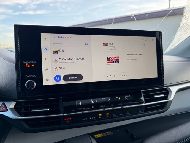 Certified 2025 Toyota Sienna XLE image 3