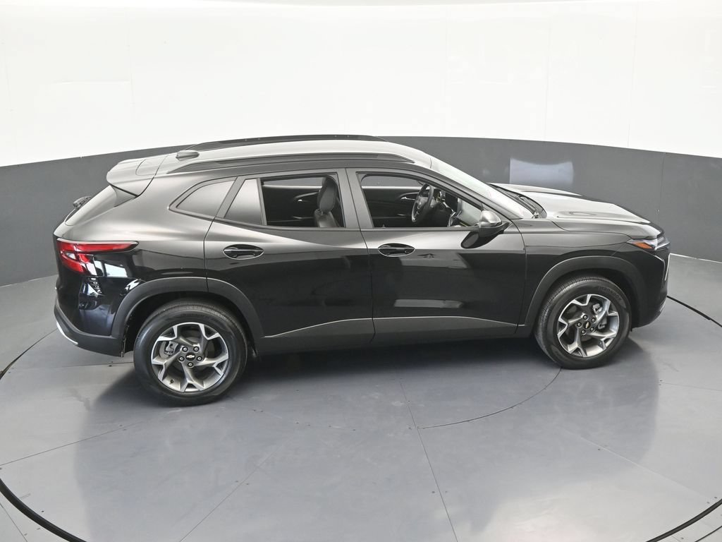 Used 2025 Chevrolet Trax LT FWD image 49