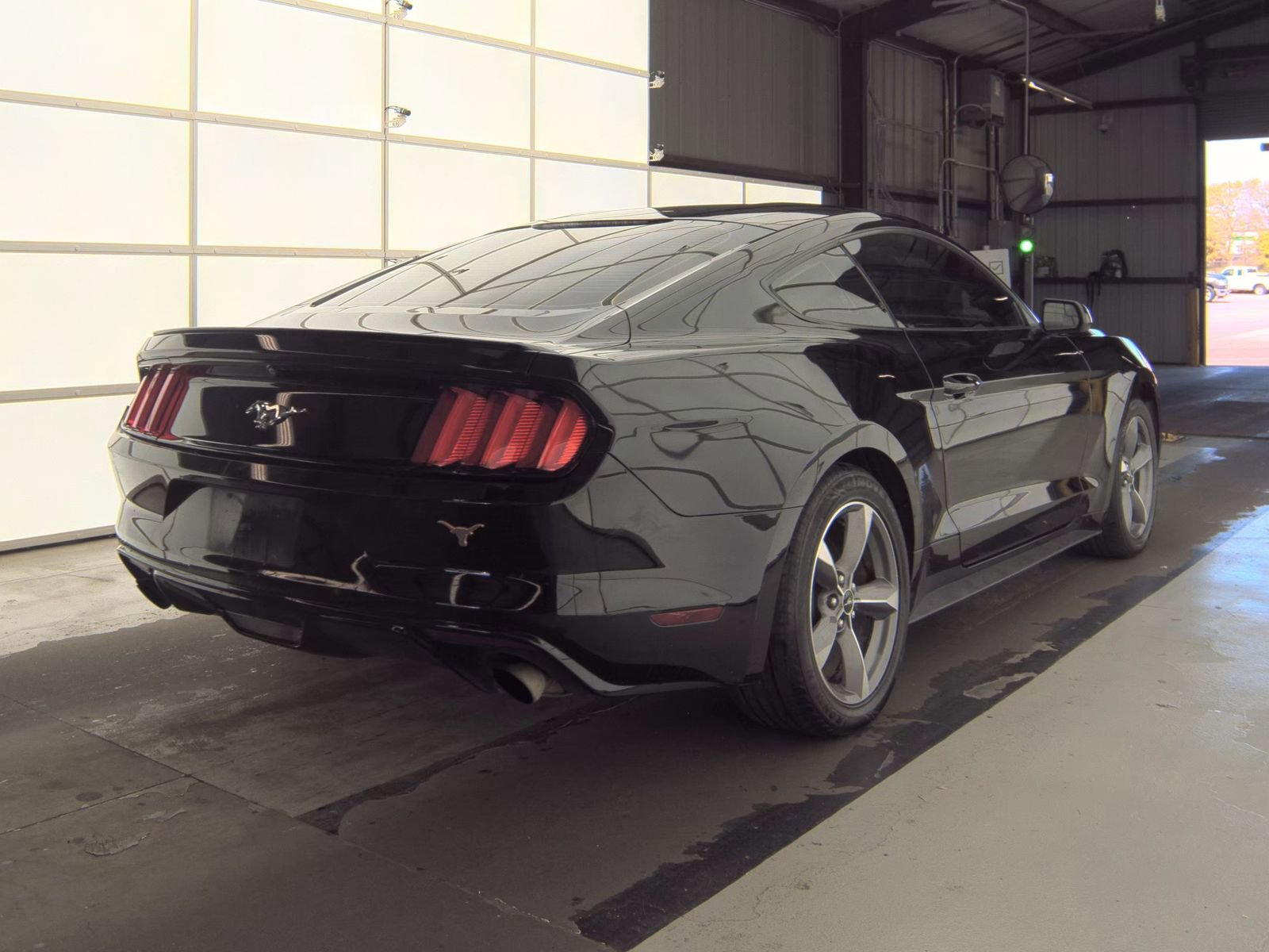 Used 2017 Ford Mustang EcoBoost image 8