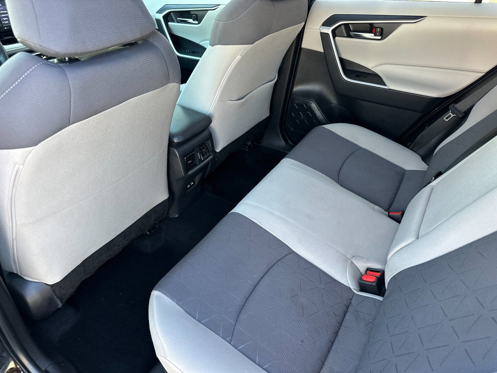 Used 2021 Toyota RAV4 XLE w/ Convenience Package AWD/4WD image 14