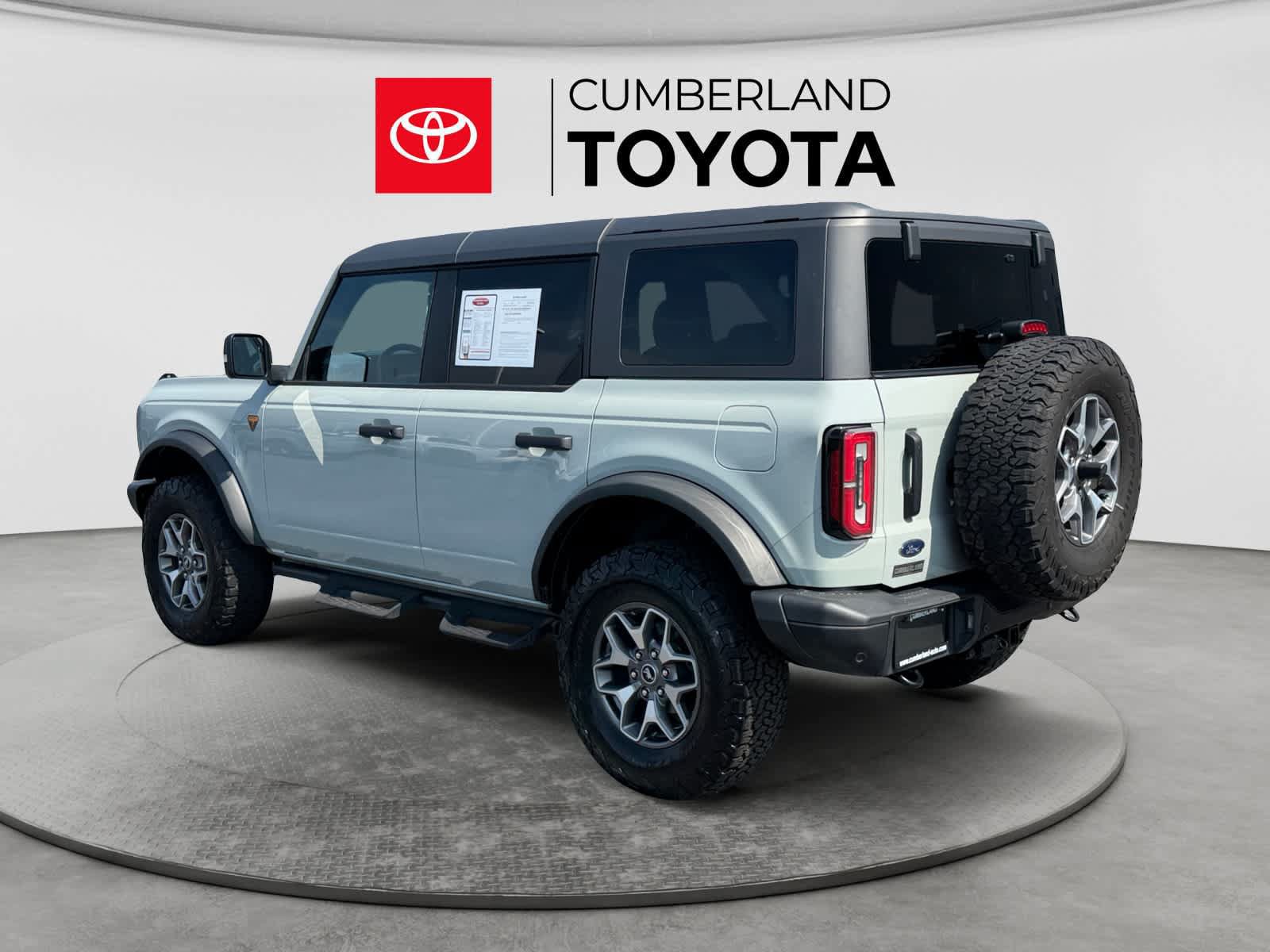Used 2023 Ford Bronco Badlands AWD/4WD image 3