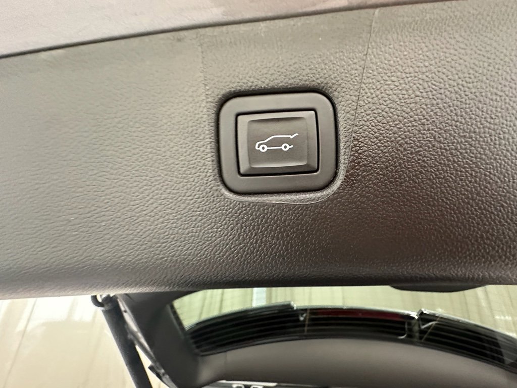Certified 2025 Chevrolet Blazer RS w/ Enhanced Convenience Package AWD/4WD image 17