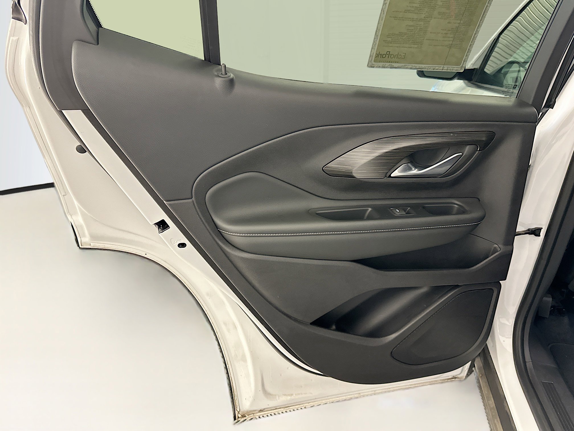 Used 2024 GMC Terrain SLT image 27