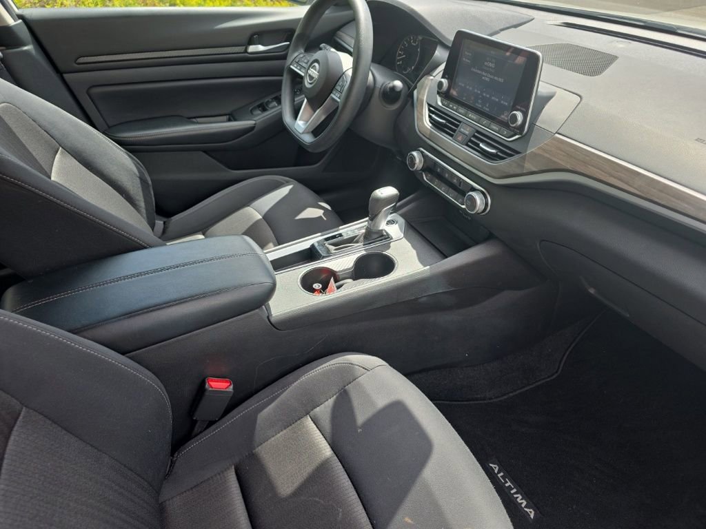 Used 2025 Nissan Altima 2.5 SV image 15