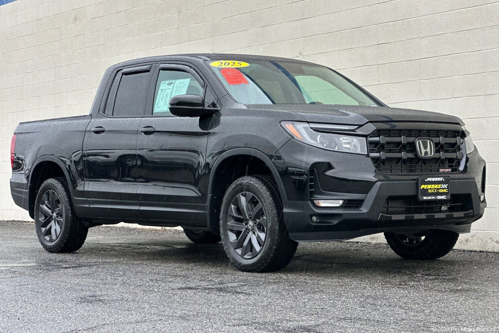 Used 2025 Honda Ridgeline Sport image 1