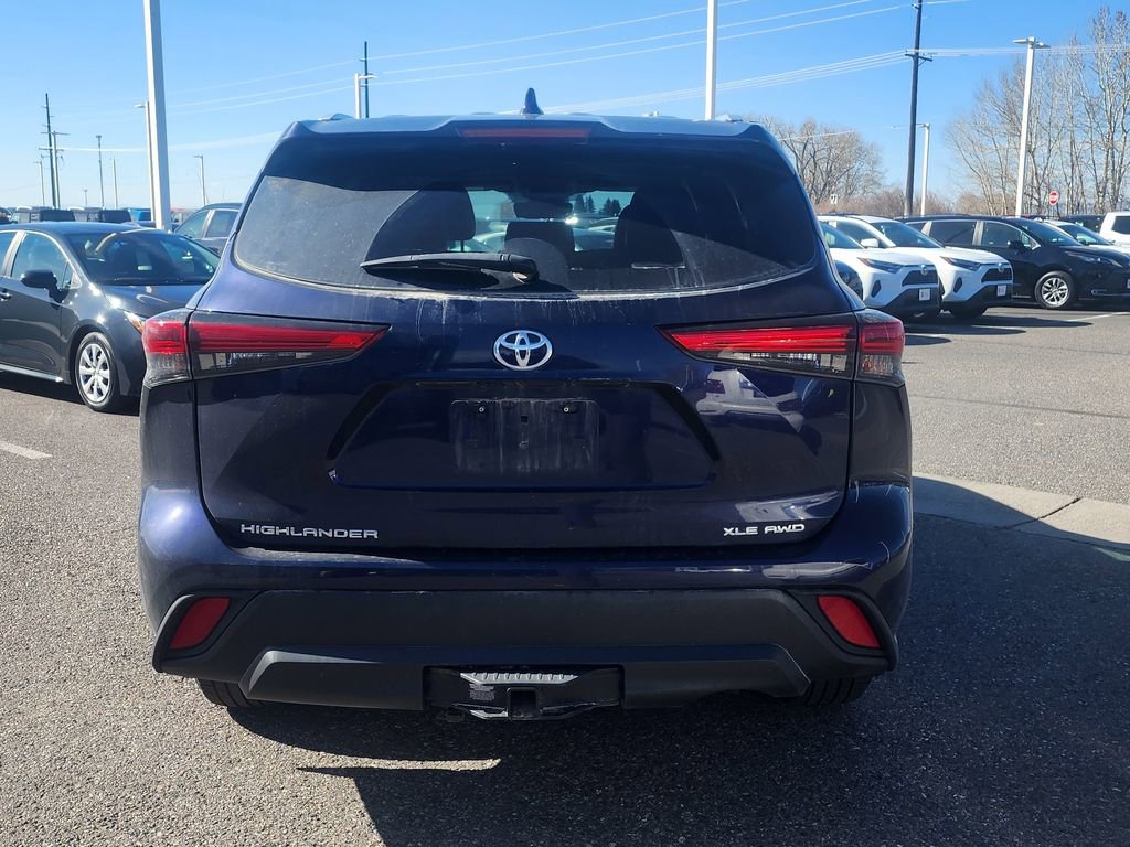 Used 2022 Toyota Highlander XLE image 2