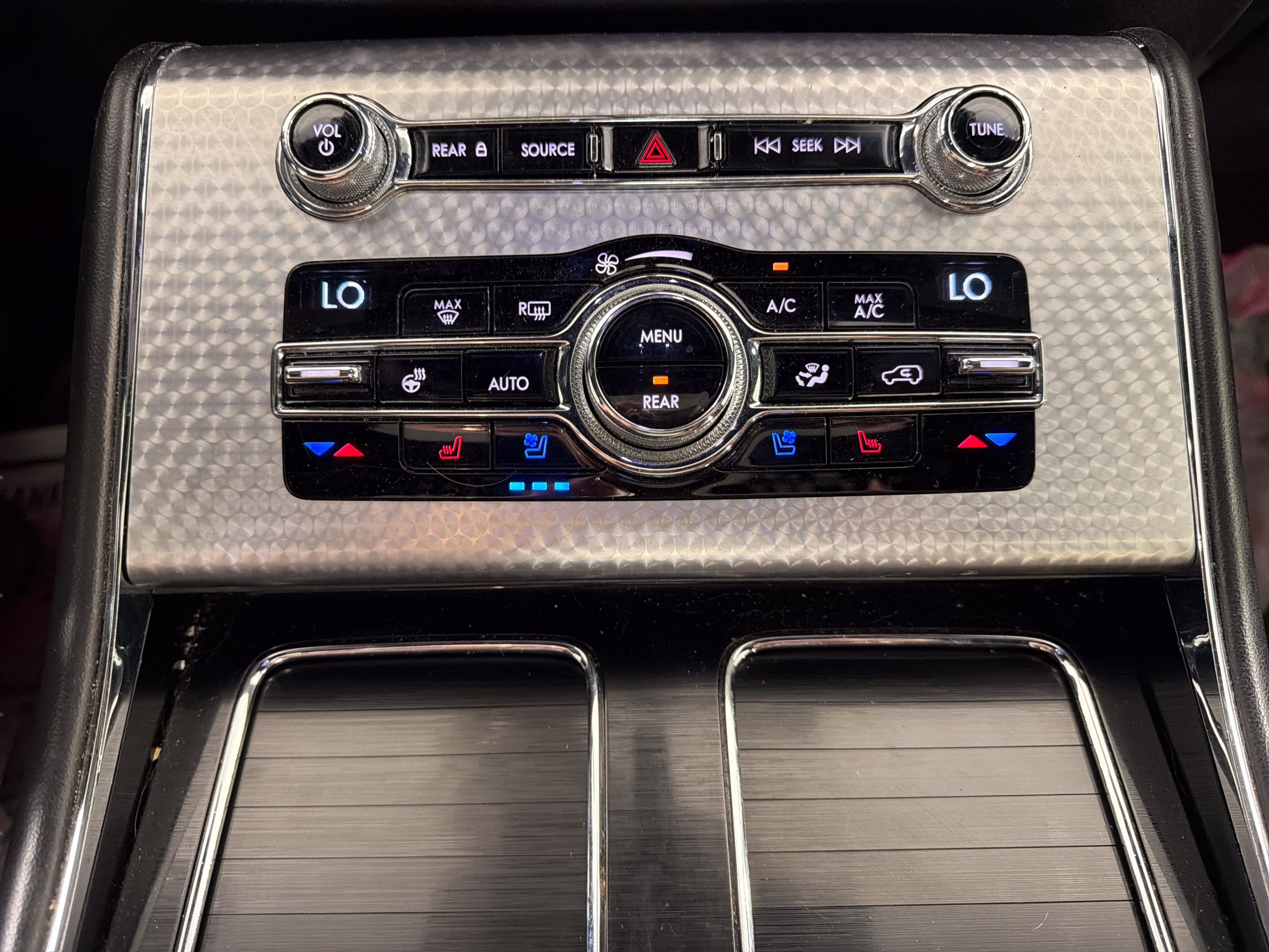 Used 2020 Lincoln Aviator Grand Touring w/ Equipment Group 302A AWD/4WD image 18