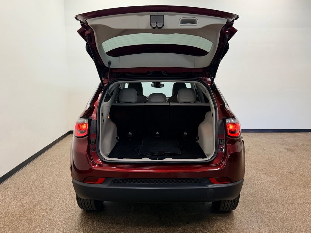 Used 2022 Jeep Compass Latitude w/ Convenience Group AWD/4WD image 5