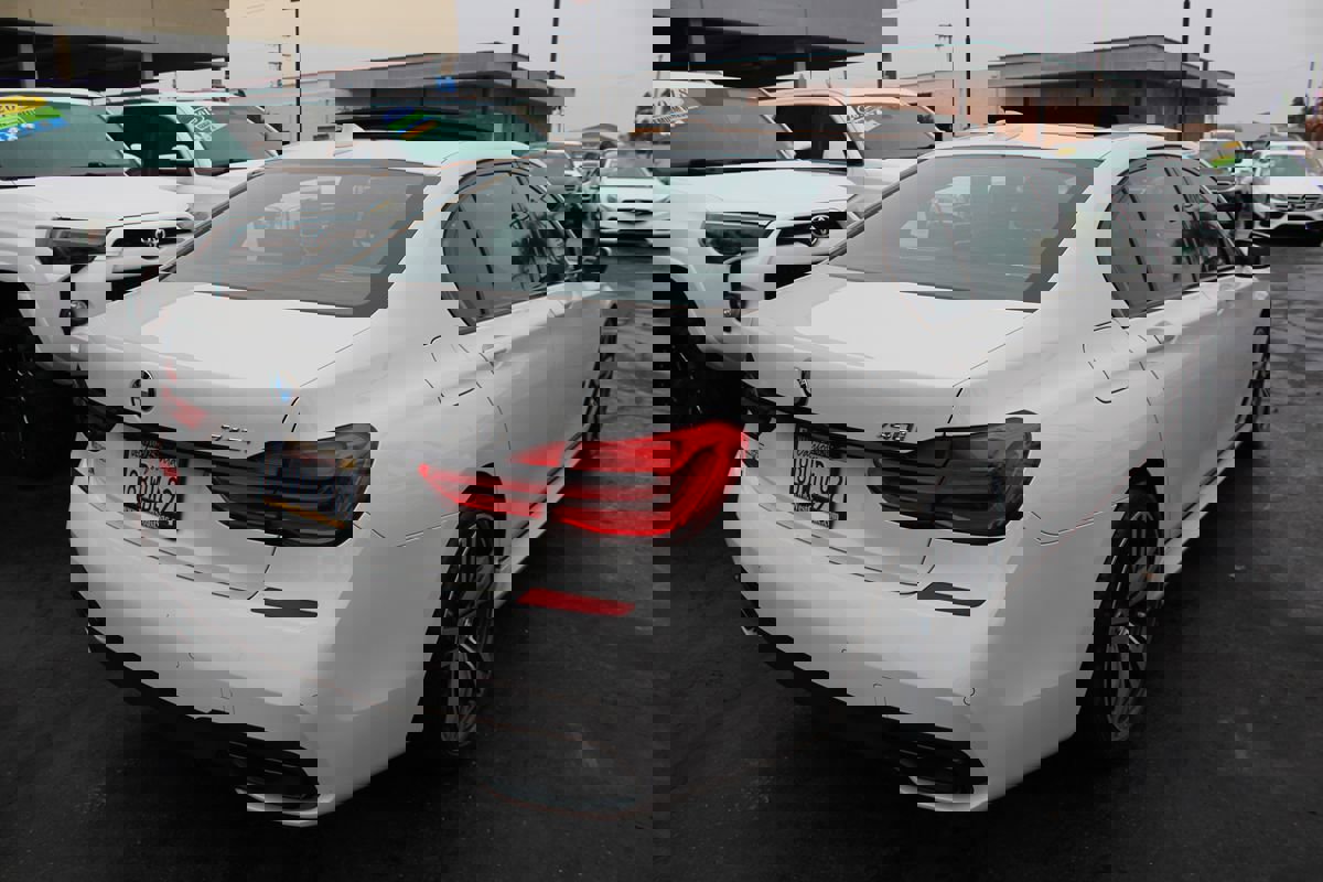 Used 2018 BMW 740i image 7